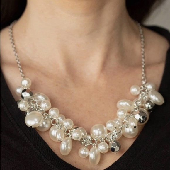 paparazzi Jewelry - Paparazzi Necklace ~ Battle of the Bombshells White/Silver